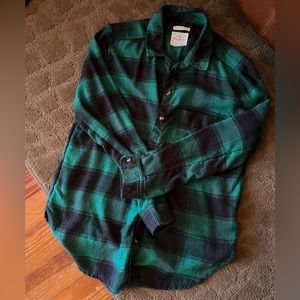 American Eagle women’s flannel